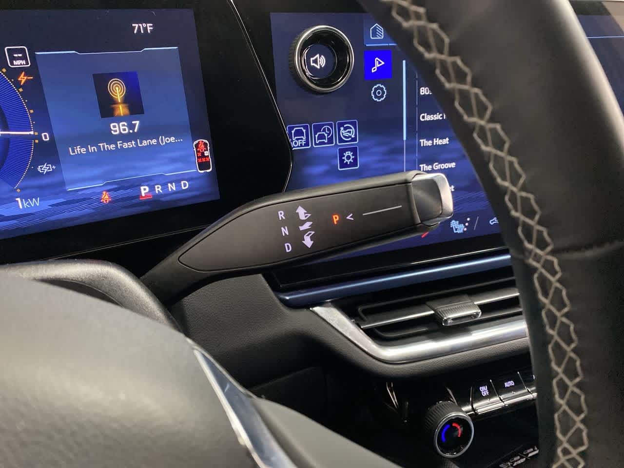 Thumbnail: 2025 Chevrolet Equinox - 25