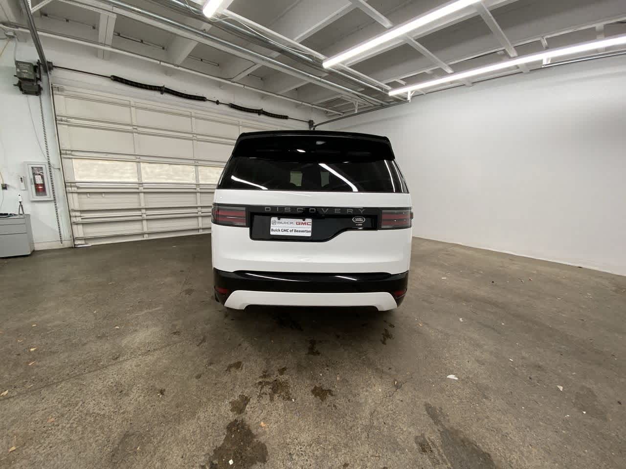 Thumbnail: 2022 Land Rover Discovery - 5