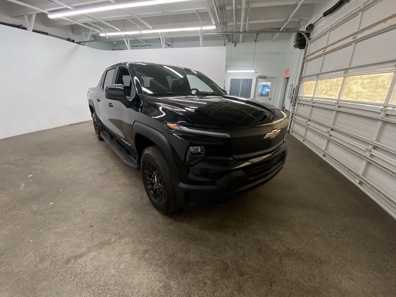 Thumbnail: 2024 Chevrolet Silverado EV - 8
