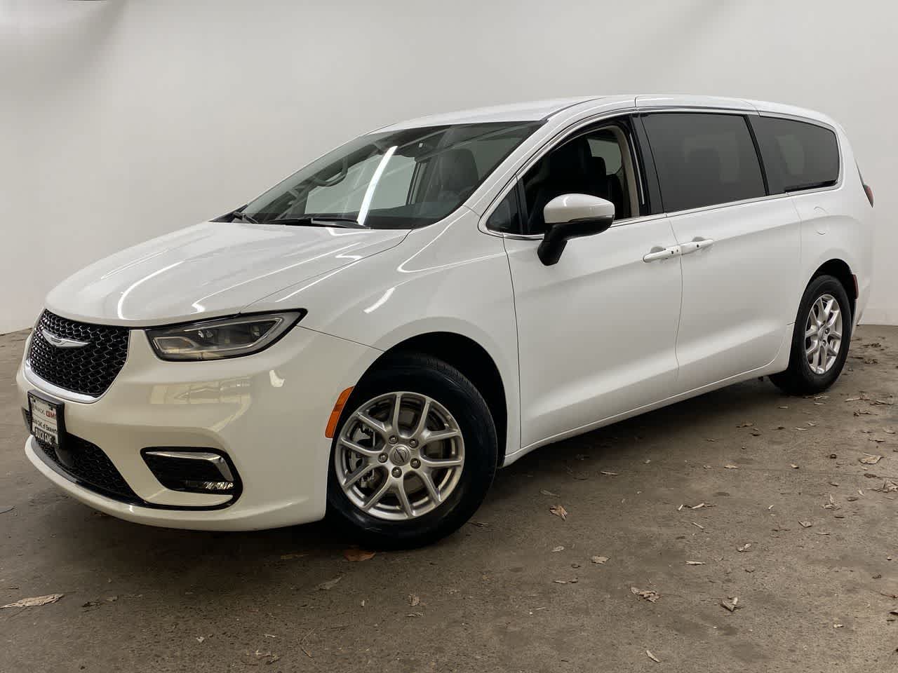 Thumbnail: 2023 Chrysler Pacifica - 1