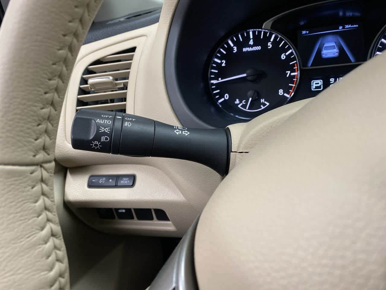 Thumbnail: 2015 Nissan Altima - 25