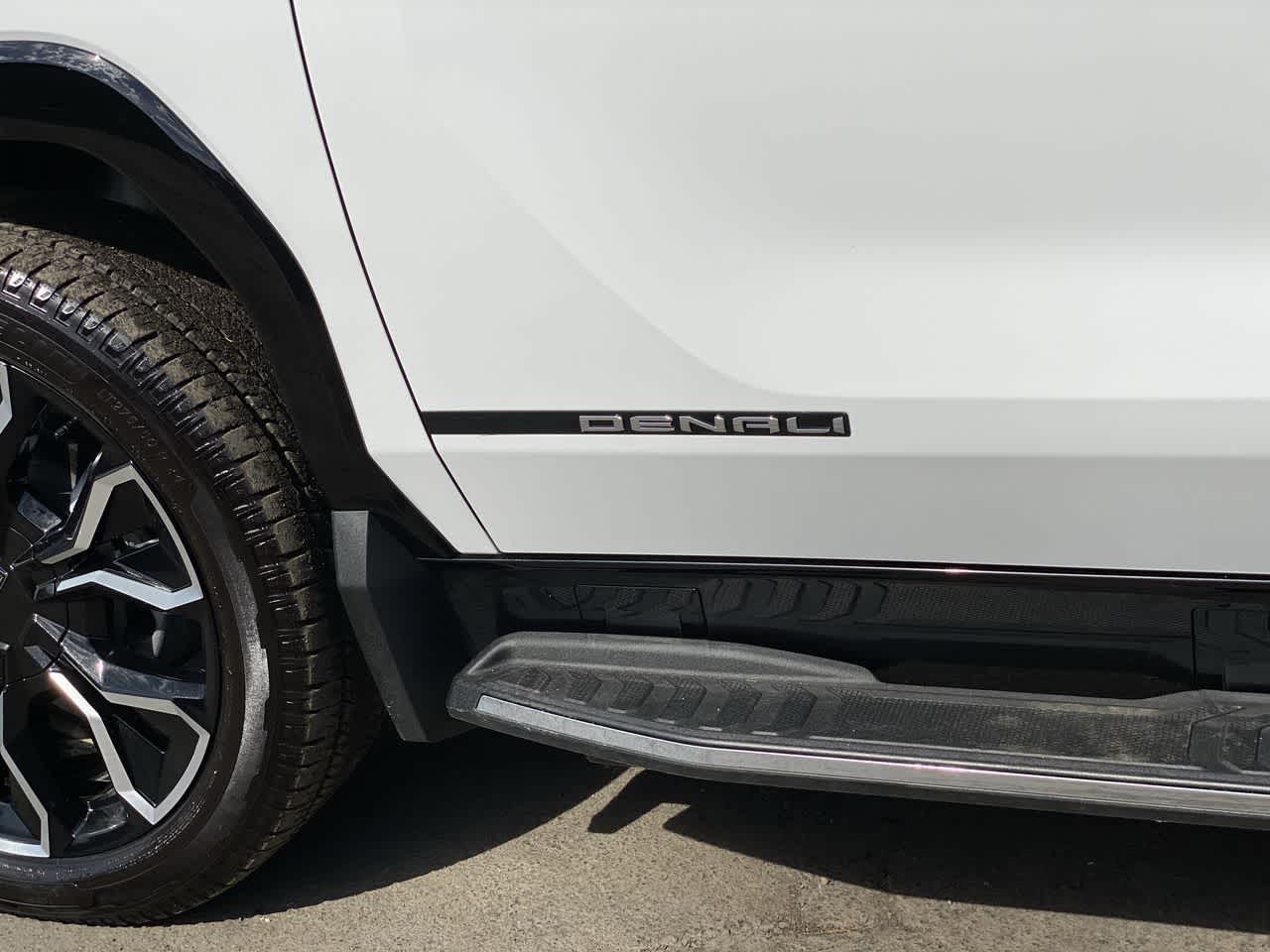 Thumbnail: 2025 GMC Sierra EV - 10