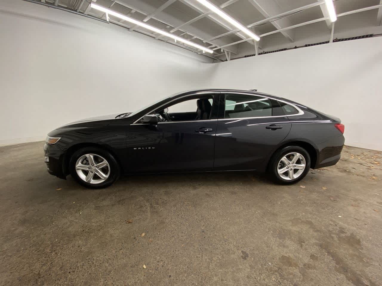 Thumbnail: 2023 Chevrolet Malibu - 3