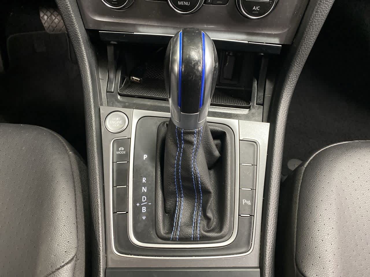 2015 Volkswagen e-Golf SEL Premium 27