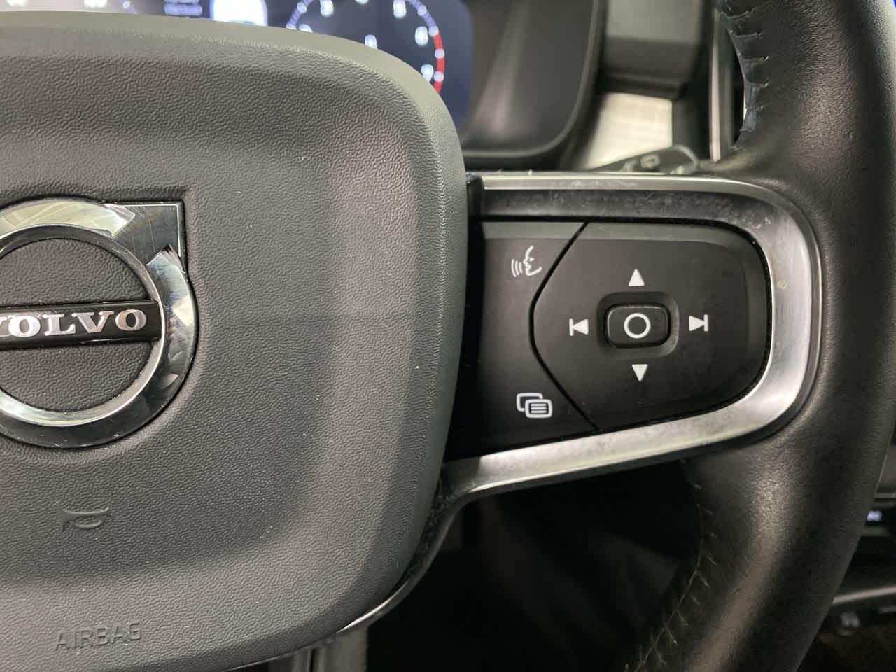 Thumbnail: 2020 Volvo XC40 - 23