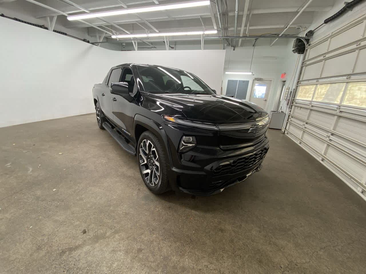 Thumbnail: 2024 Chevrolet Silverado EV - 8