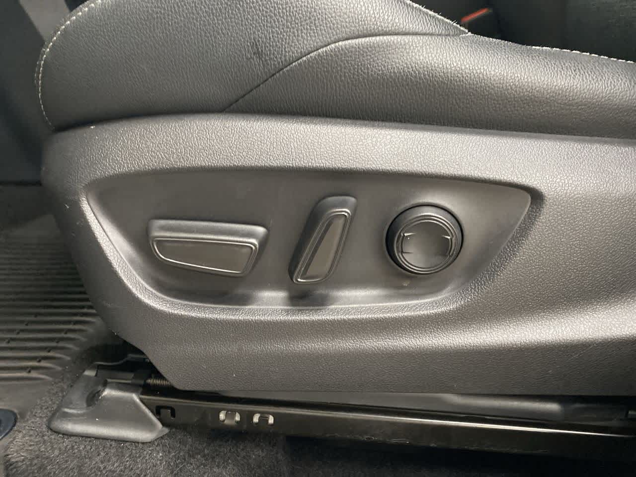 Thumbnail: 2023 Toyota bZ4X - 16