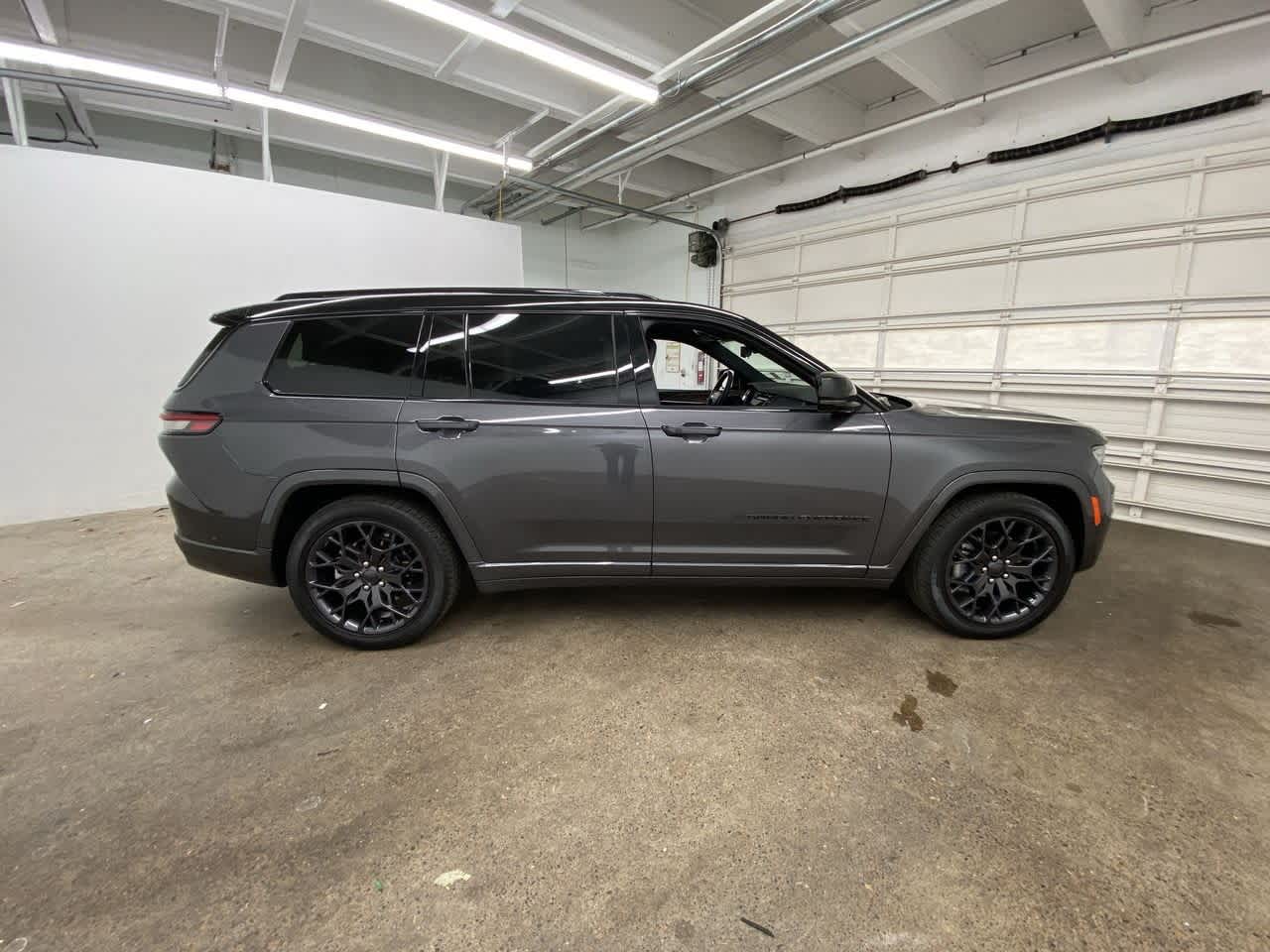 Thumbnail: 2023 Jeep Grand Cherokee - 7