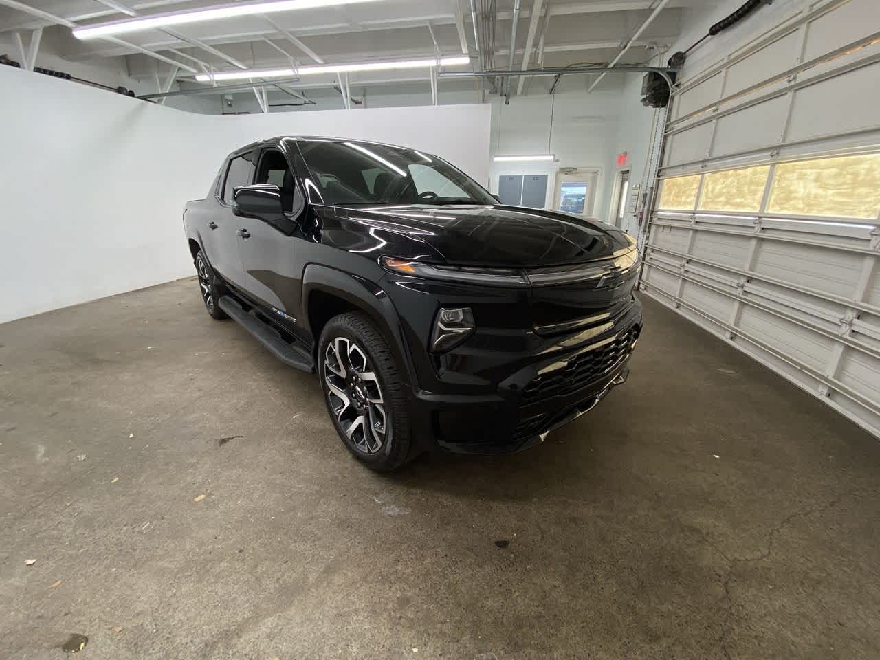 Thumbnail: 2024 Chevrolet Silverado EV - 8
