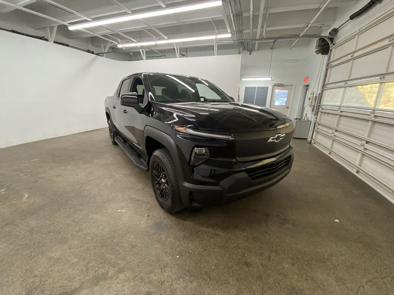 Thumbnail: 2024 Chevrolet Silverado EV - 8