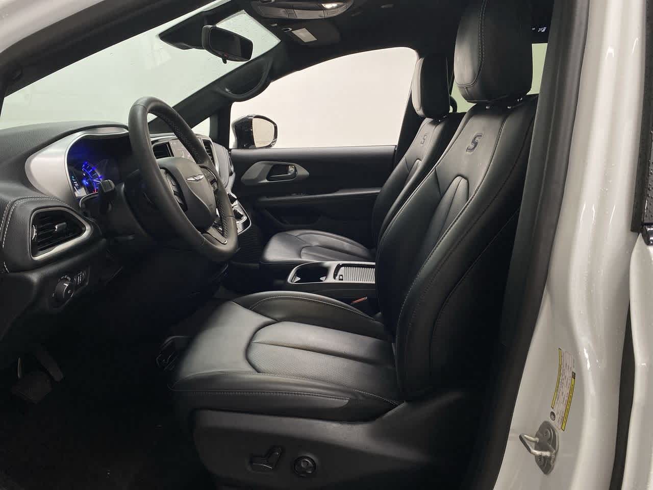 Thumbnail: 2024 Chrysler Pacifica - 14