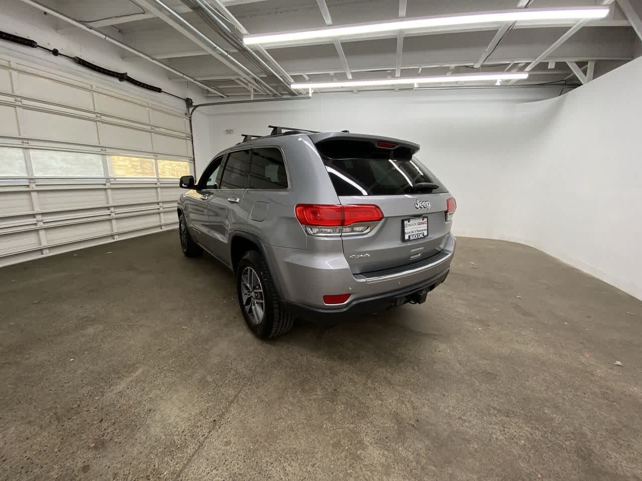 Thumbnail: 2017 Jeep Grand Cherokee - 4