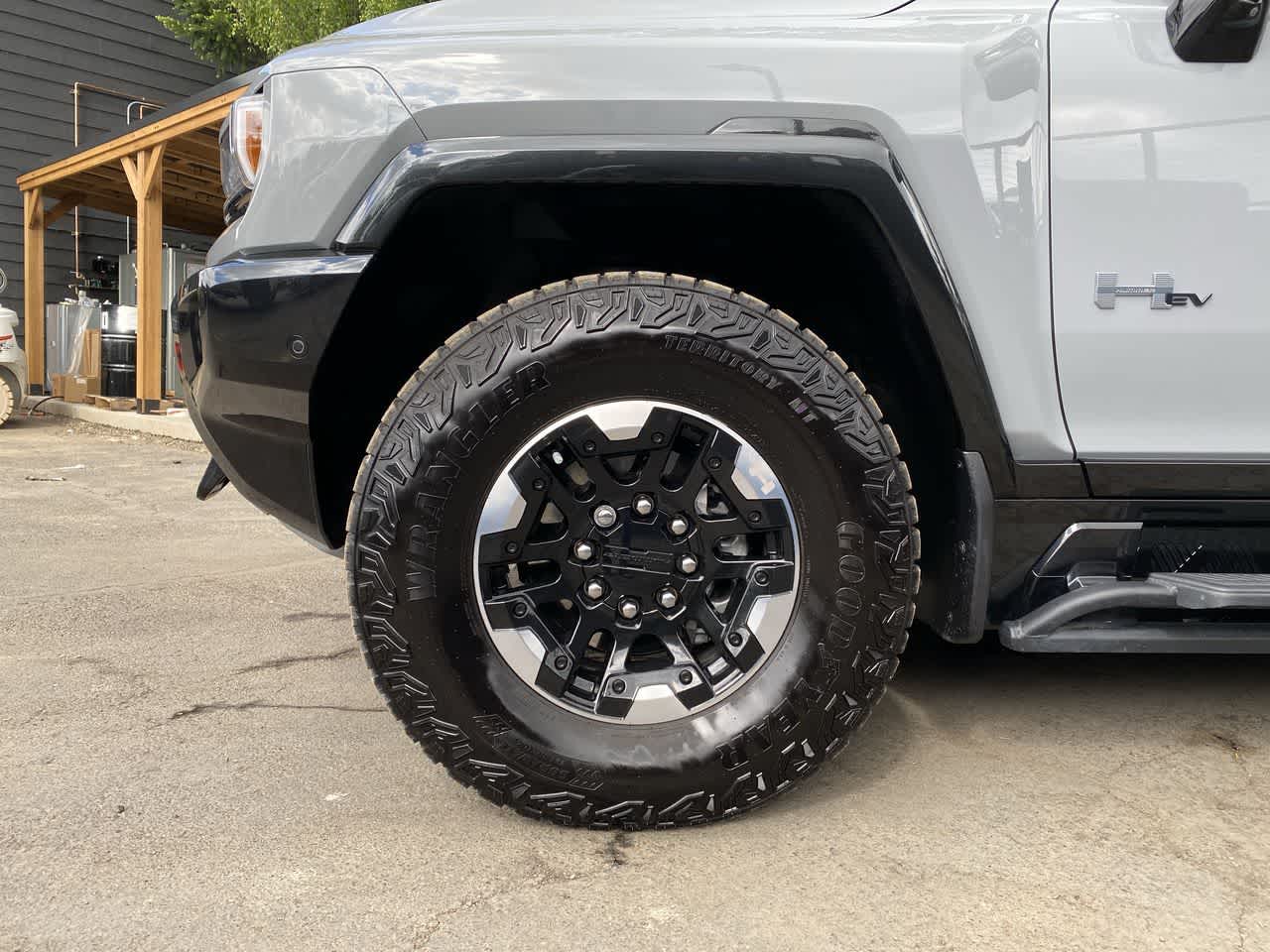 Thumbnail: 2025 GMC Hummer EV - 11