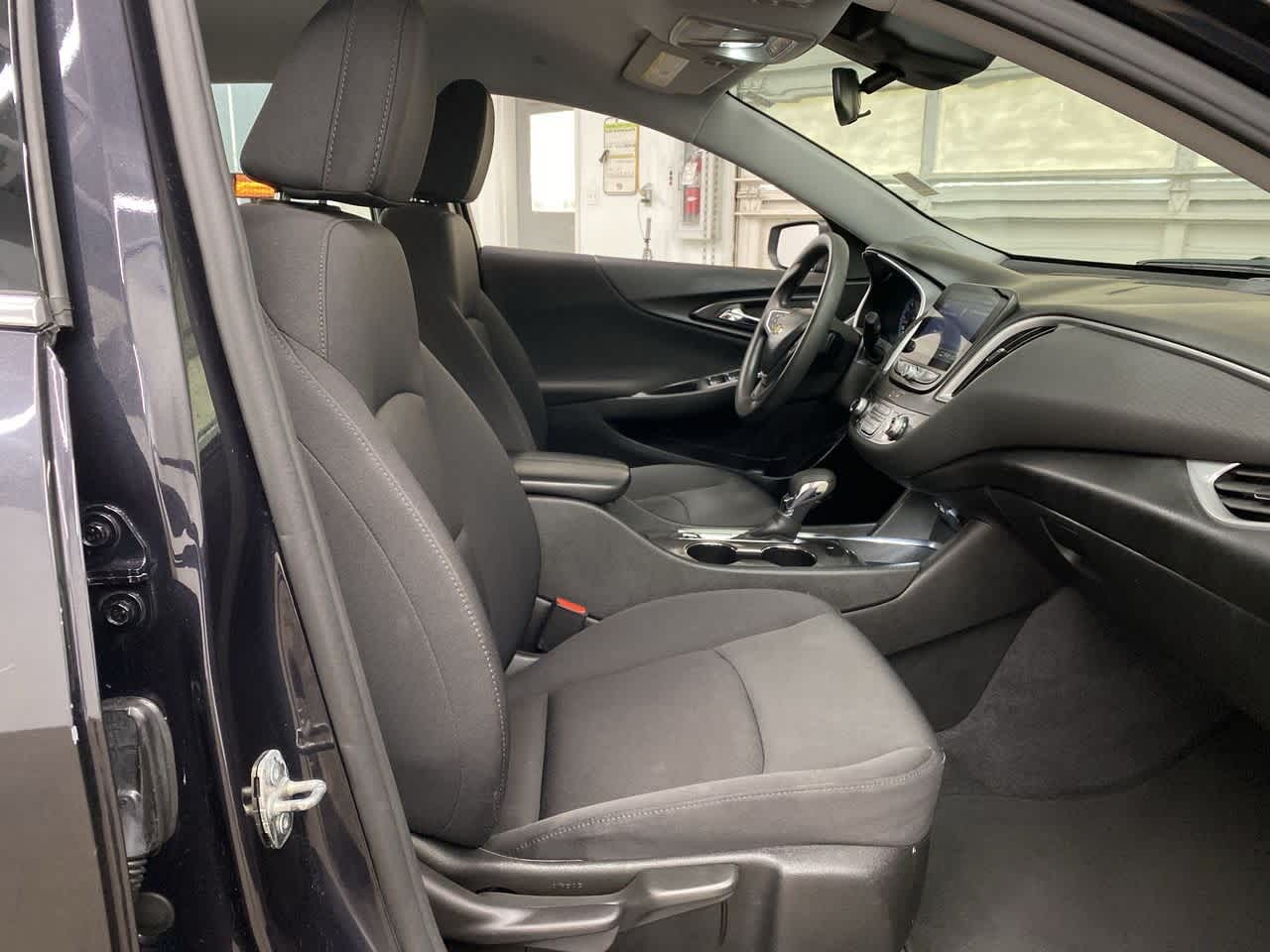 Thumbnail: 2023 Chevrolet Malibu - 18