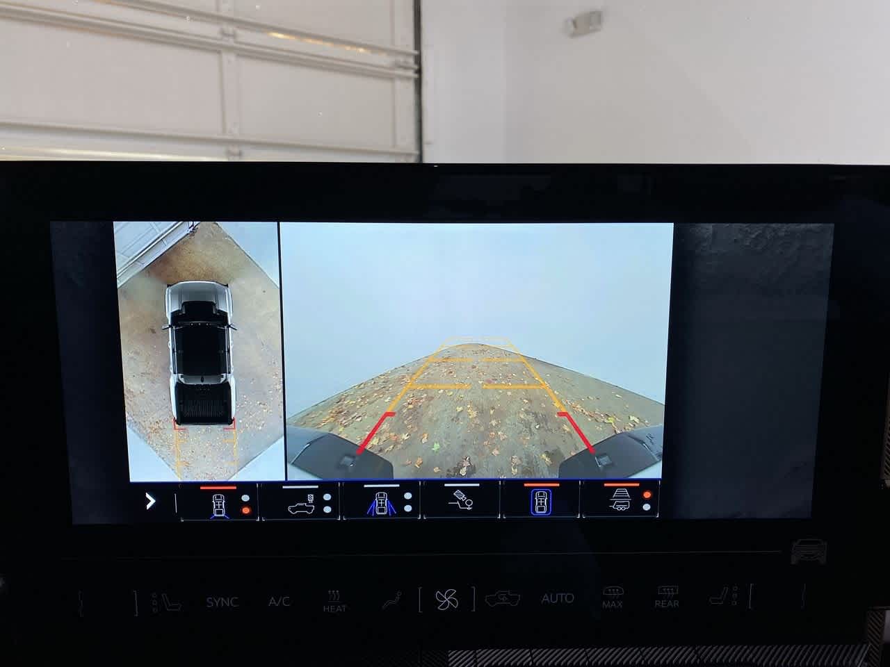 Thumbnail: 2024 GMC Hummer EV - 25