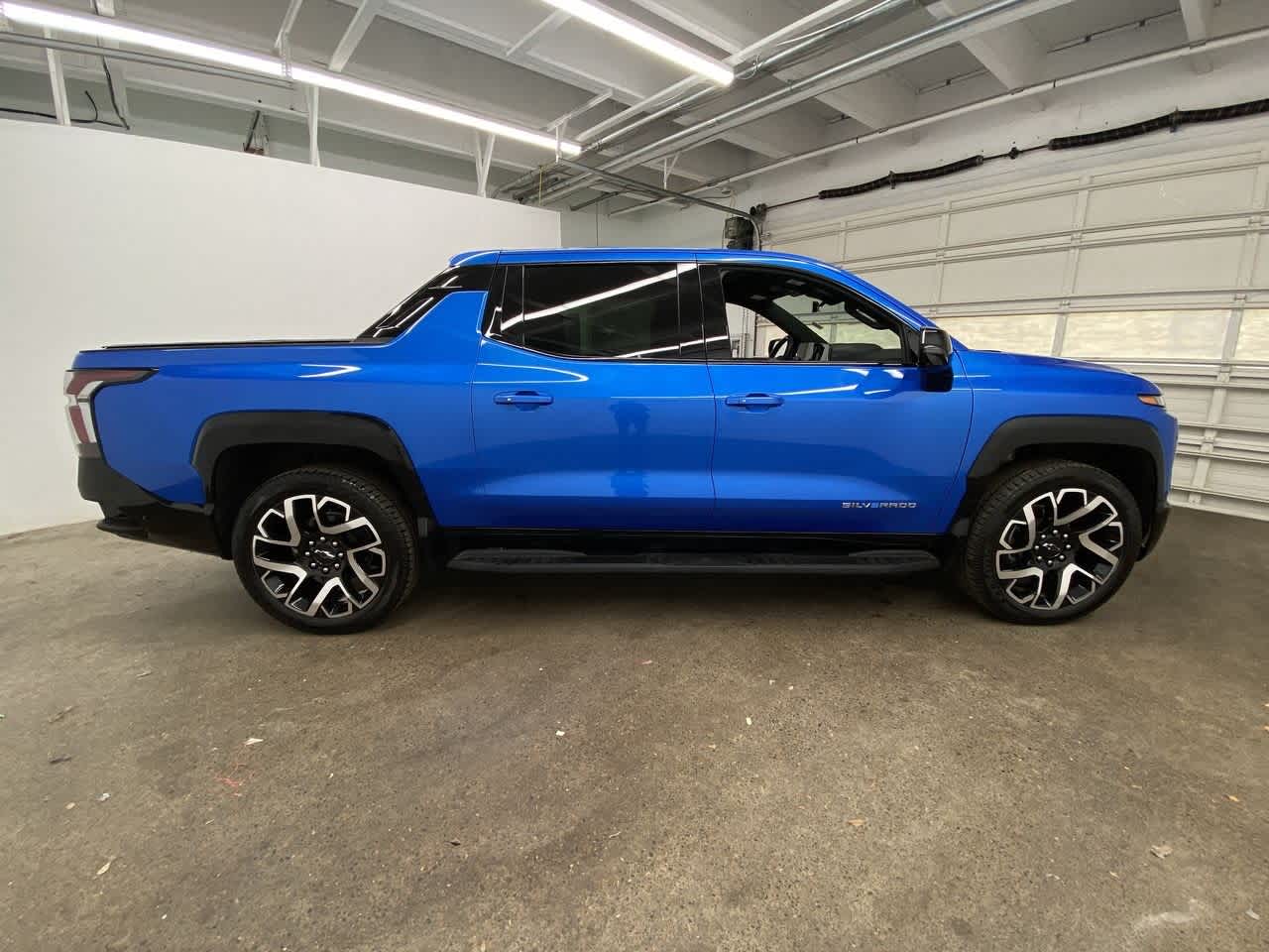 Thumbnail: 2025 Chevrolet Silverado EV - 7