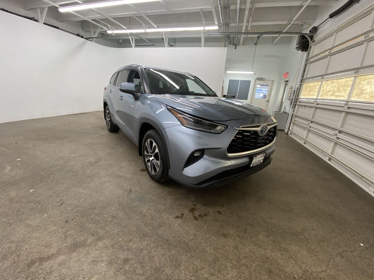 Thumbnail: 2021 Toyota Highlander - 8