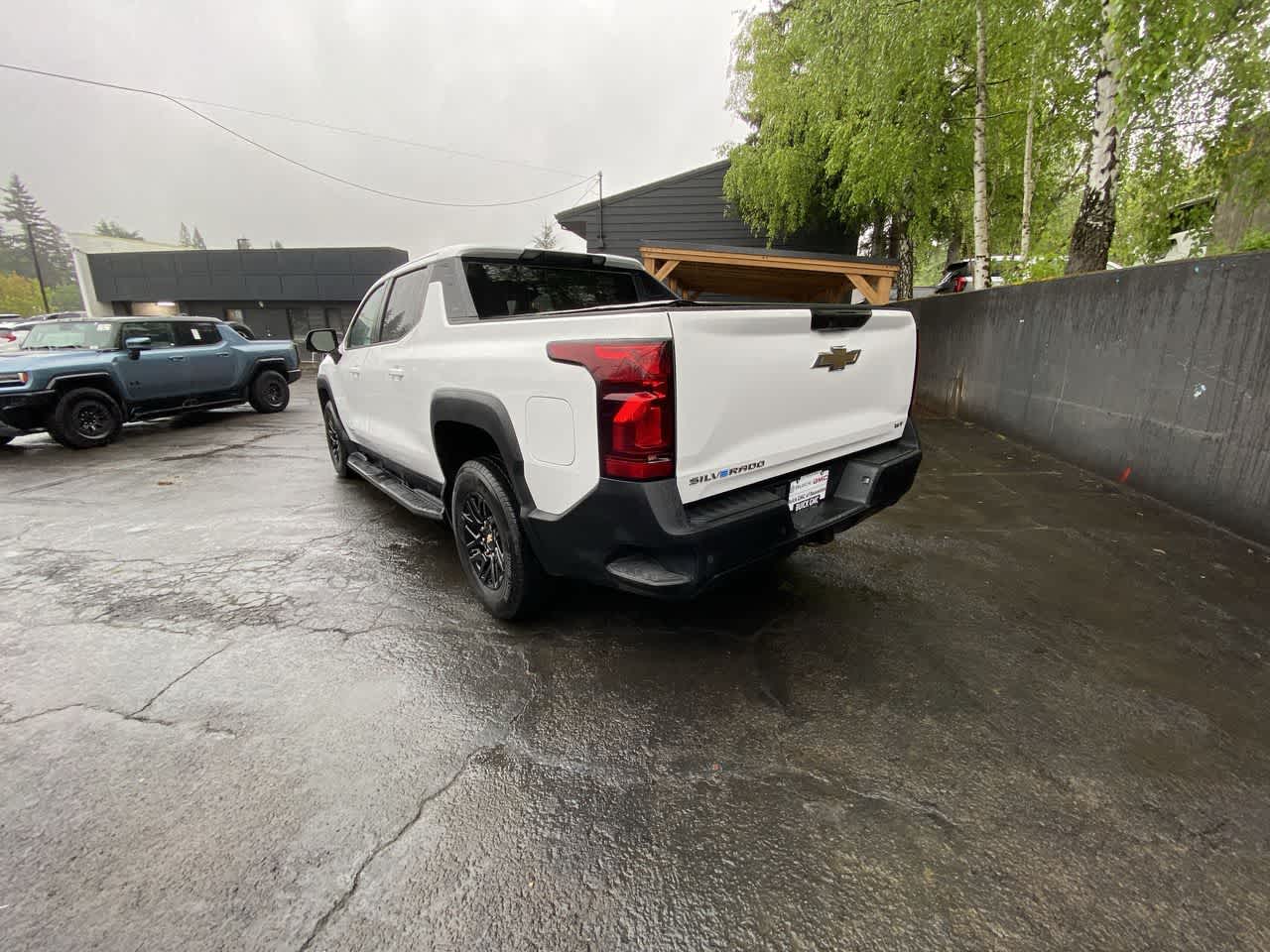 Thumbnail: 2024 Chevrolet Silverado EV - 4