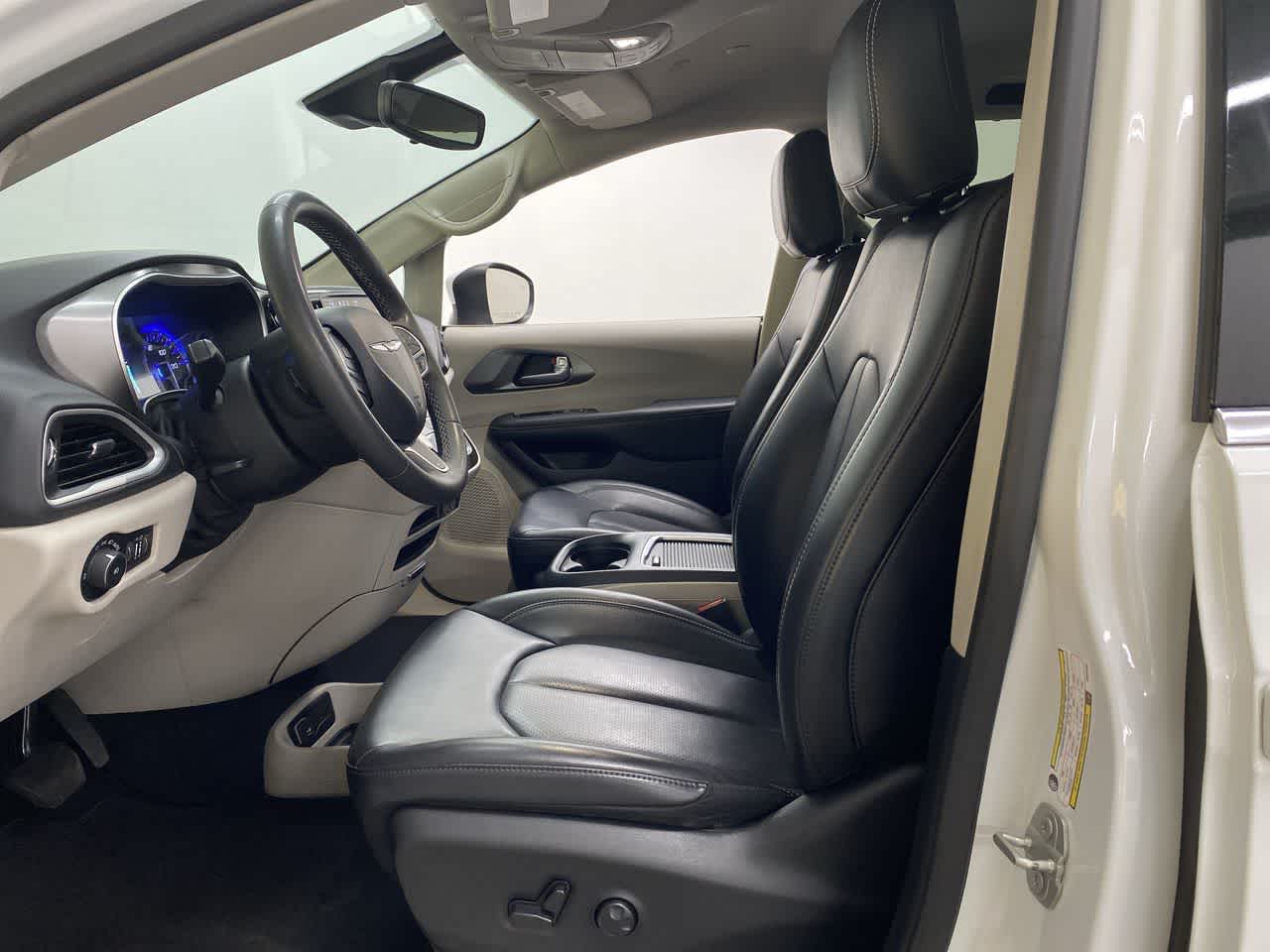 Thumbnail: 2023 Chrysler Pacifica - 12