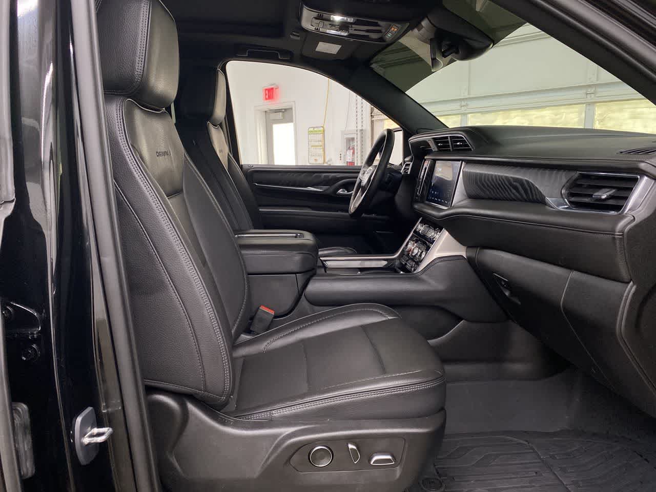 Thumbnail: 2023 GMC Yukon XL - 18