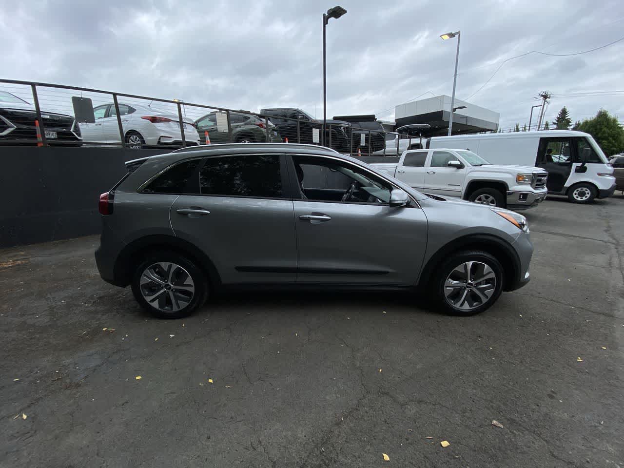 Thumbnail: 2022 Kia Niro - 7