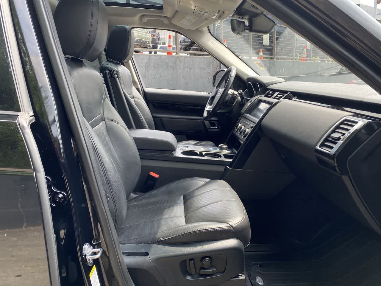 Thumbnail: 2019 Land Rover Discovery - 19