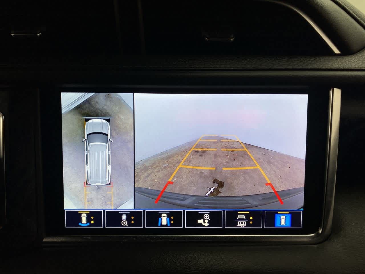 Thumbnail: 2021 GMC Yukon XL - 24