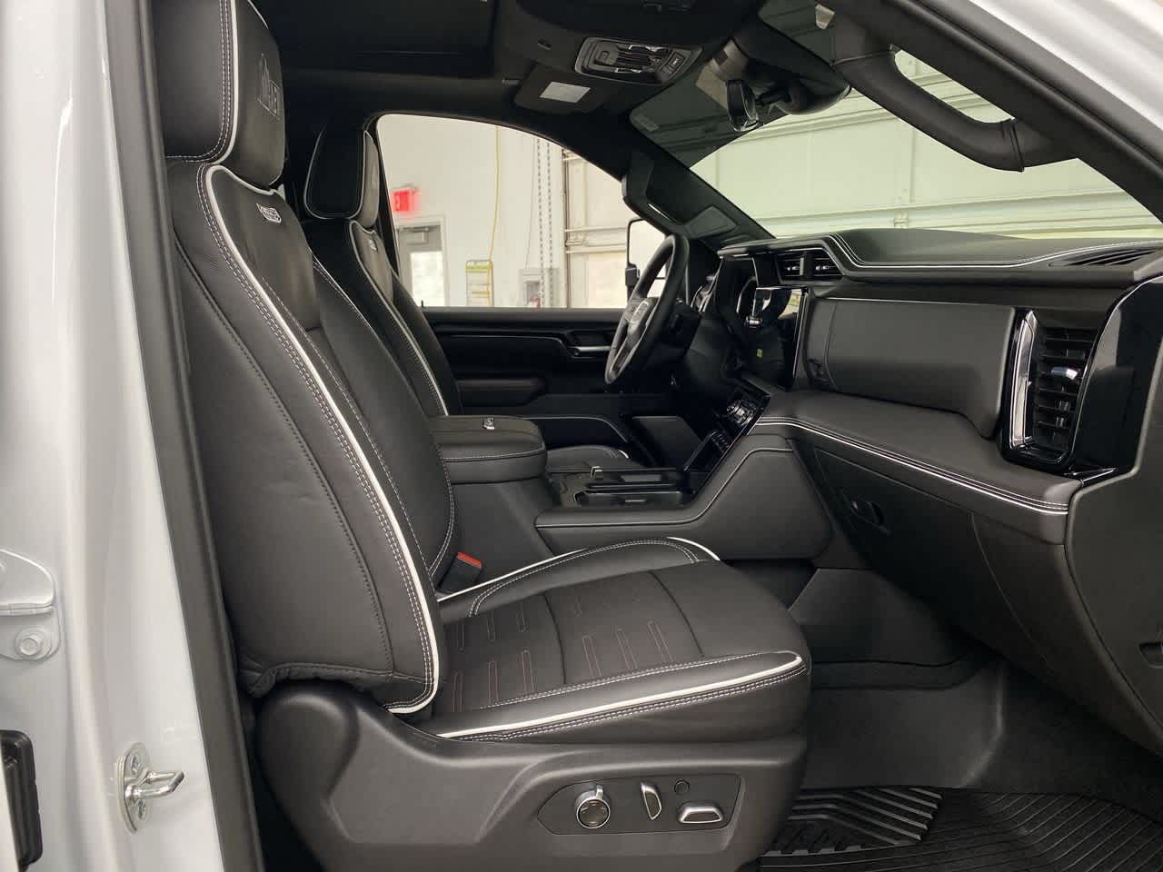 Thumbnail: 2026 GMC Sierra 2500 - 17