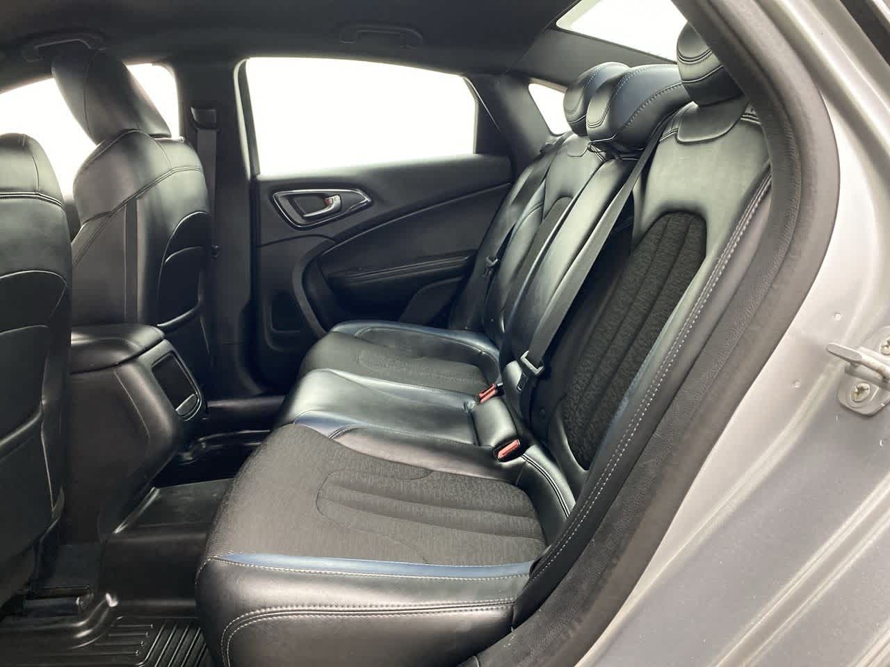 Thumbnail: 2015 Chrysler 200 - 17