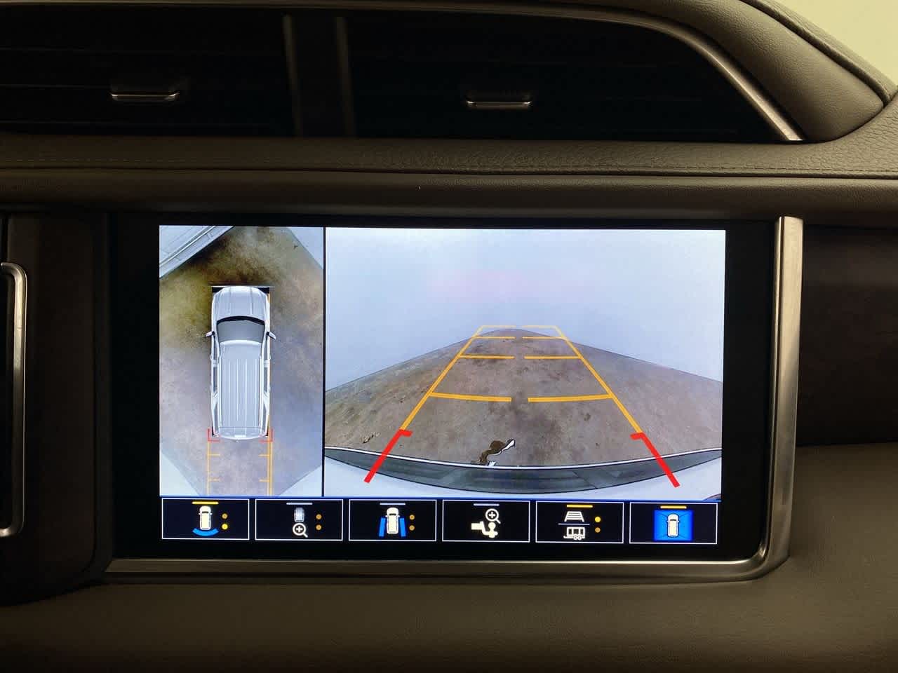 Thumbnail: 2021 GMC Yukon - 24