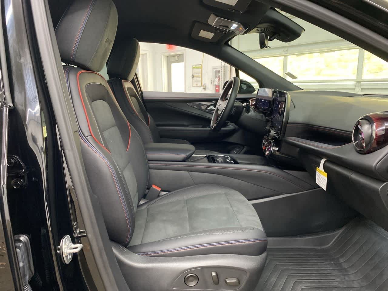 Thumbnail: 2024 Chevrolet Blazer EV - 20