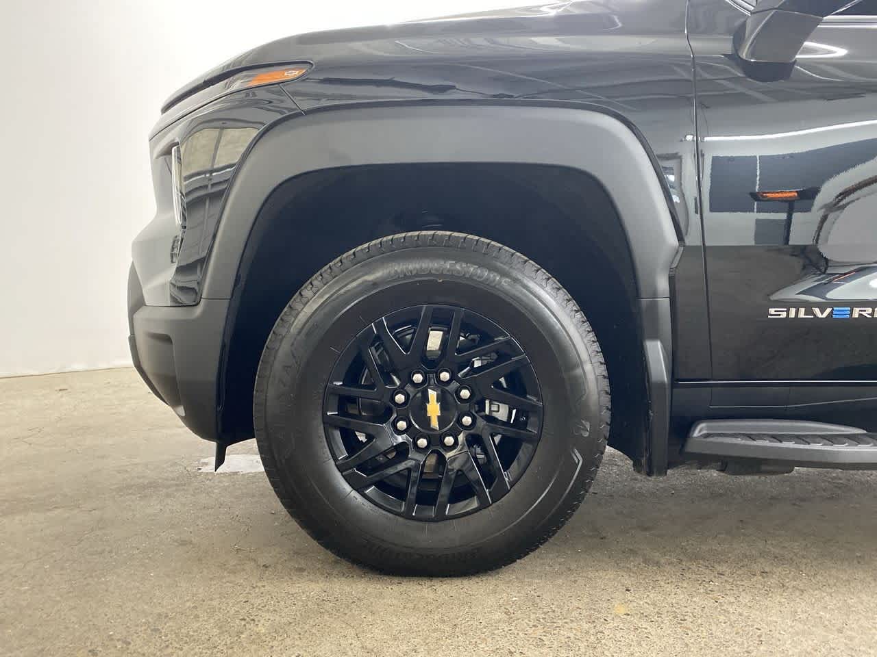 Thumbnail: 2024 Chevrolet Silverado EV - 11