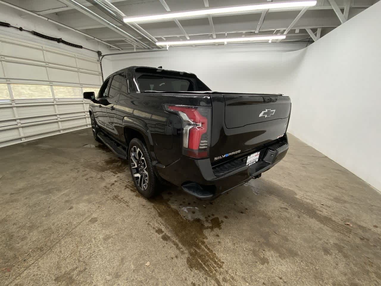 Thumbnail: 2024 Chevrolet Silverado EV - 4