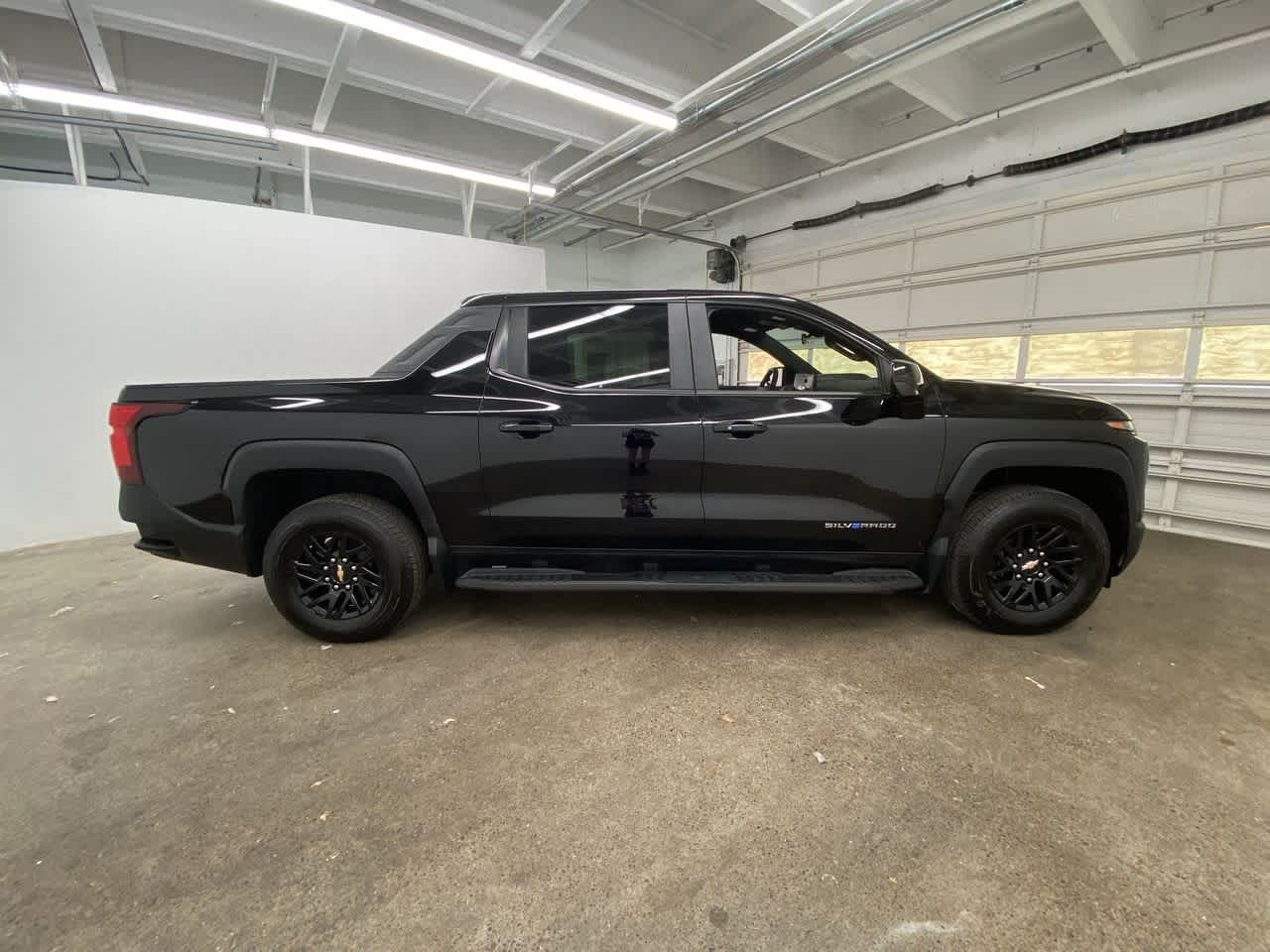 Thumbnail: 2024 Chevrolet Silverado EV - 7