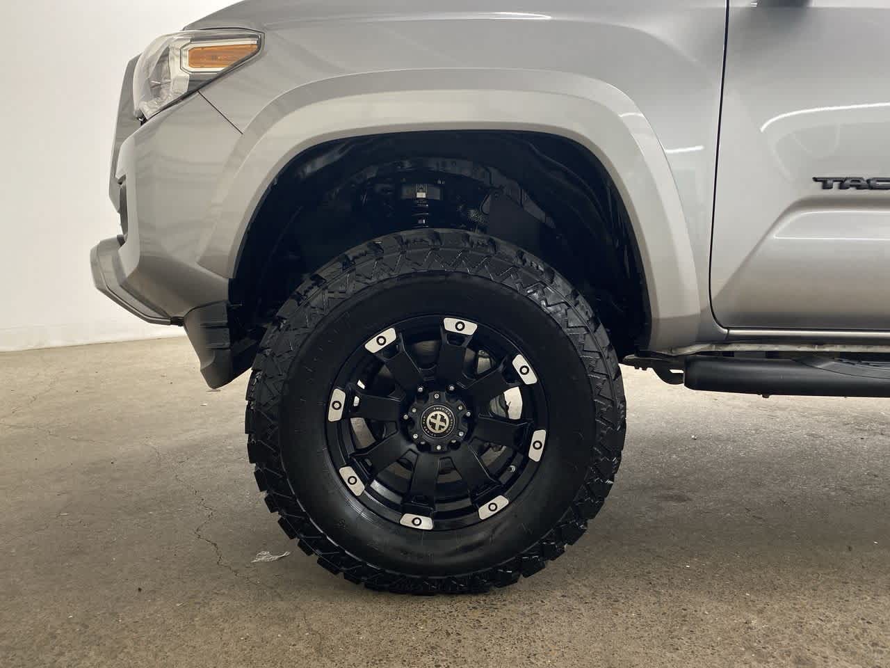 Thumbnail: 2020 Toyota Tacoma - 11
