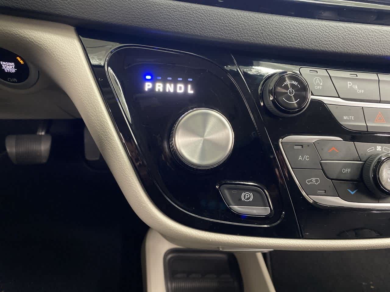 Thumbnail: 2024 Chrysler Pacifica - 25