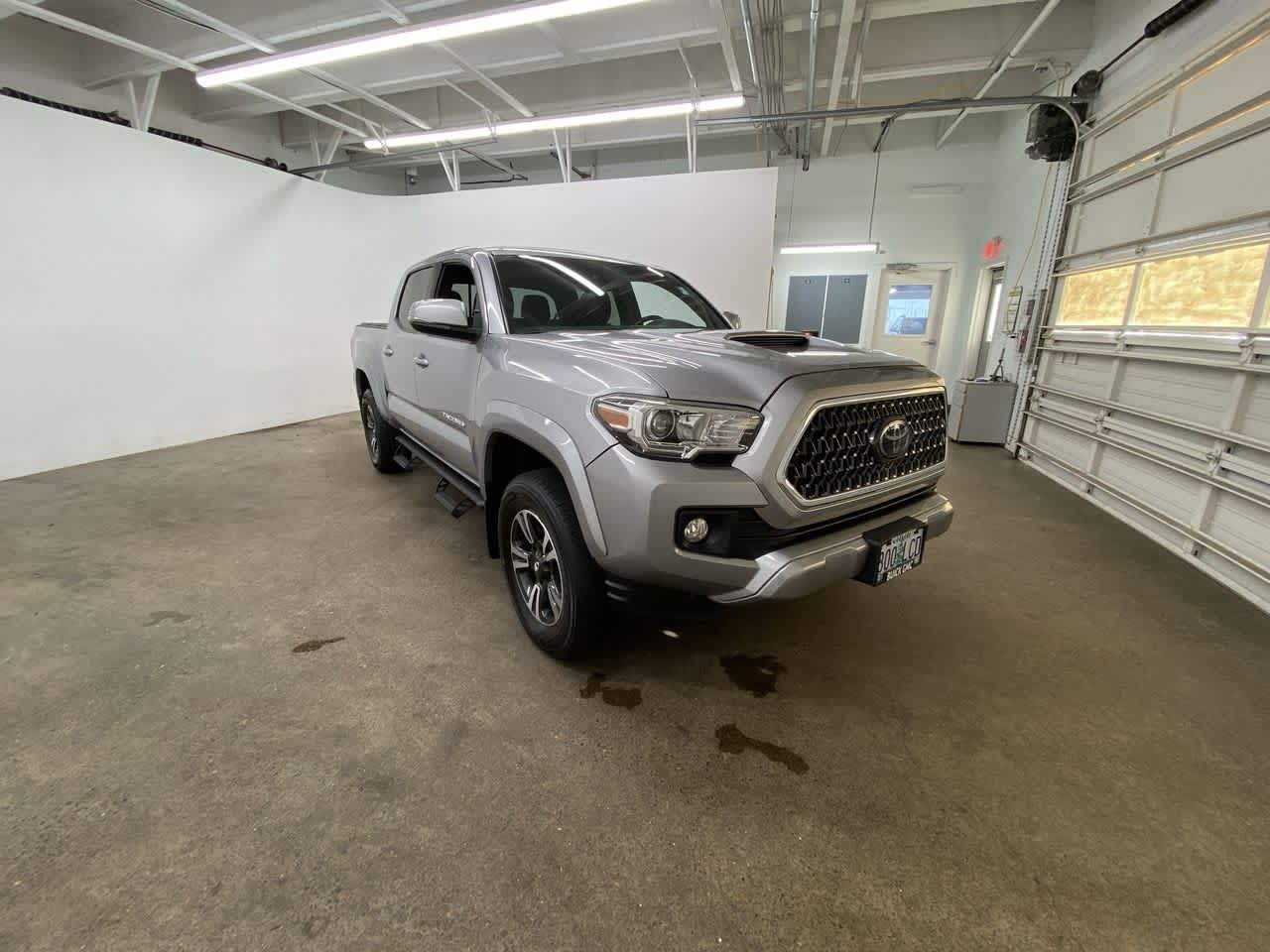 Thumbnail: 2018 Toyota Tacoma - 8
