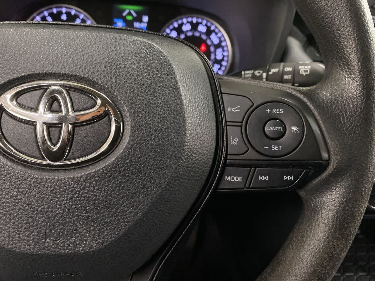 Thumbnail: 2021 Toyota RAV4 - 22