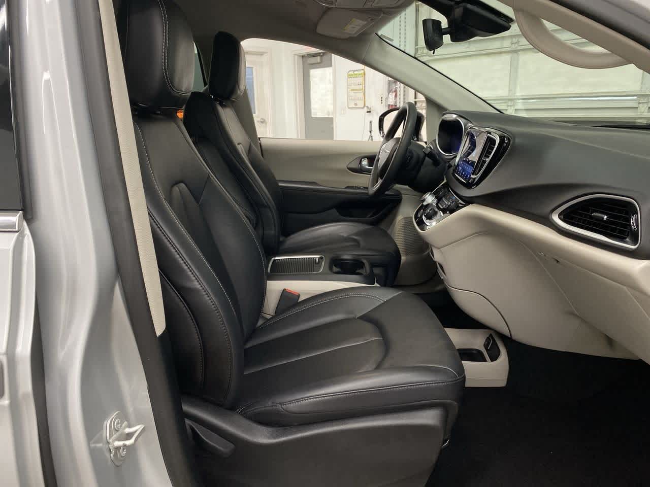 Thumbnail: 2024 Chrysler Pacifica - 18