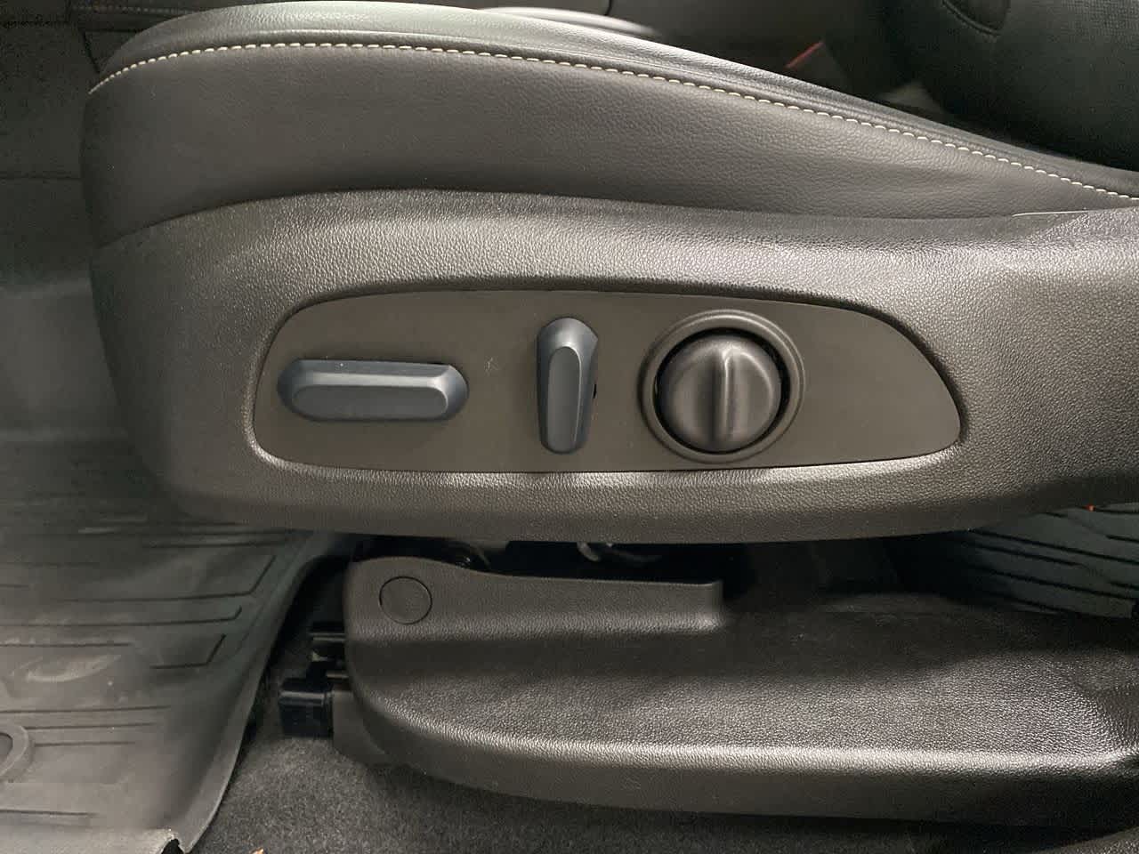 Thumbnail: 2023 GMC Acadia - 15