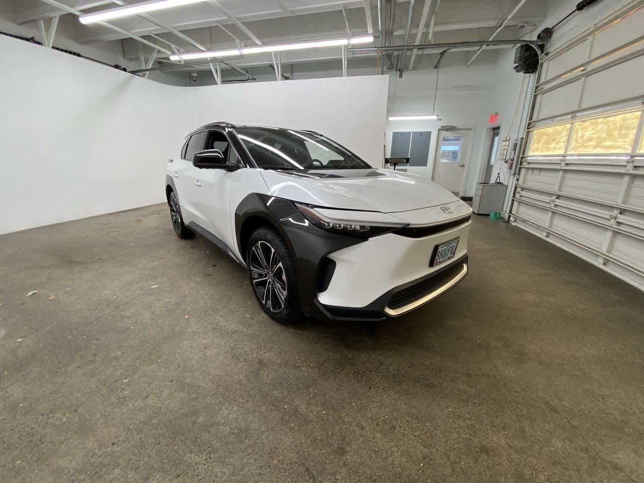 Thumbnail: 2023 Toyota bZ4X - 8