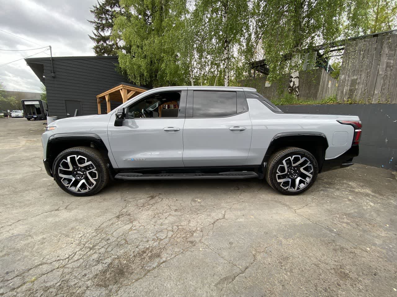 Thumbnail: 2025 Chevrolet Silverado EV - 3
