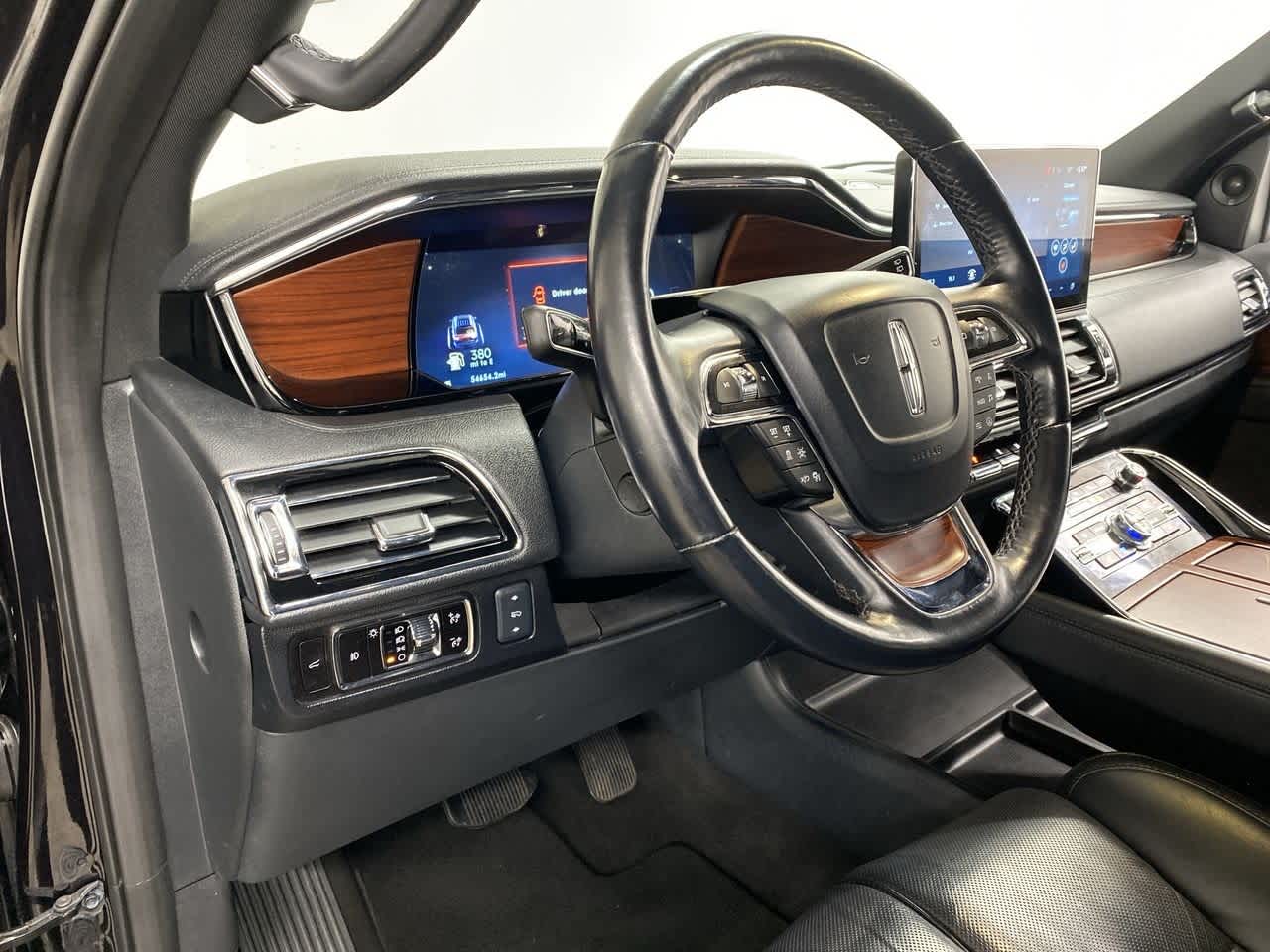 Thumbnail: 2023 Lincoln Navigator L - 2