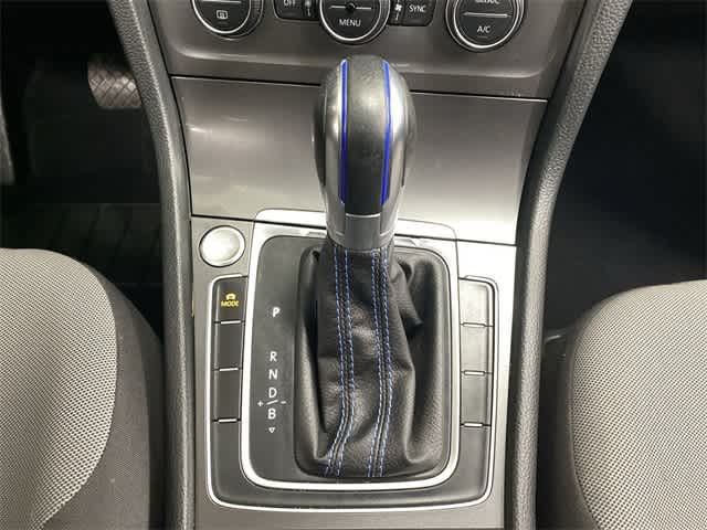 2016 Volkswagen e-Golf SE 25