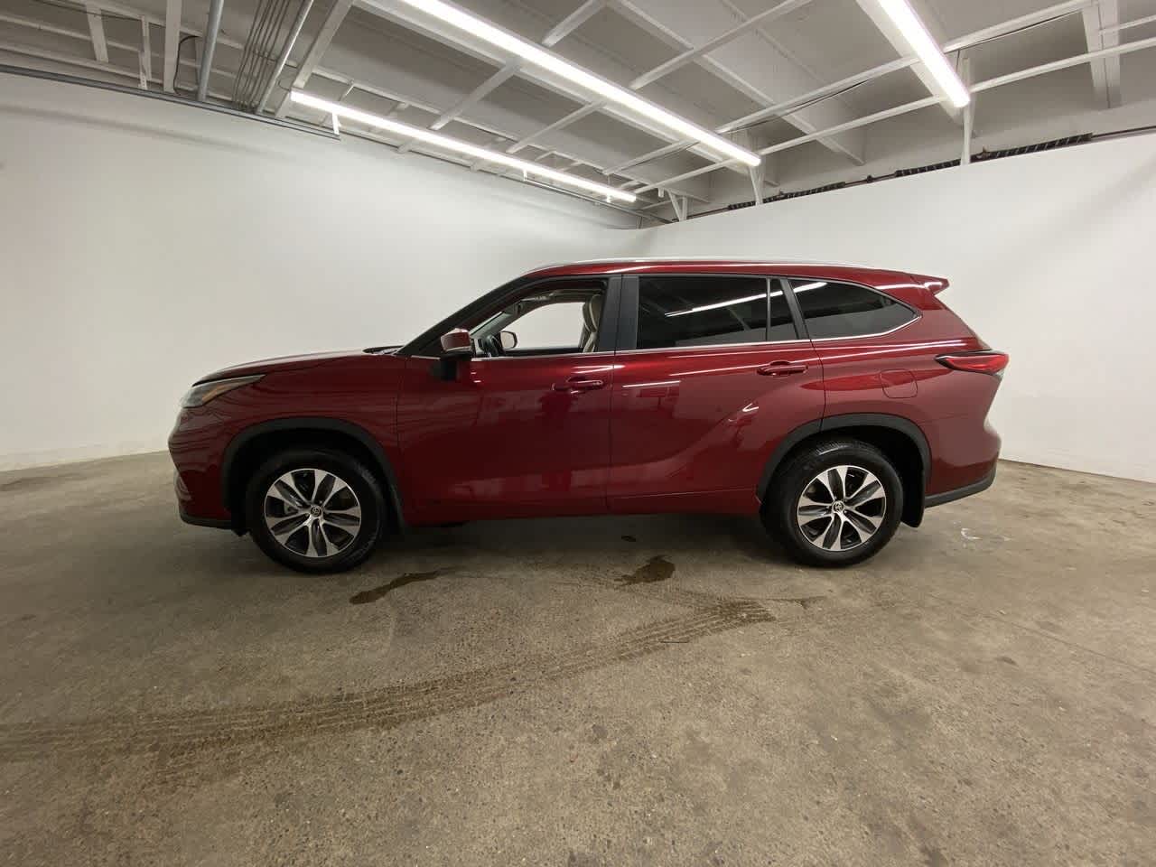 Thumbnail: 2023 Toyota Highlander - 3