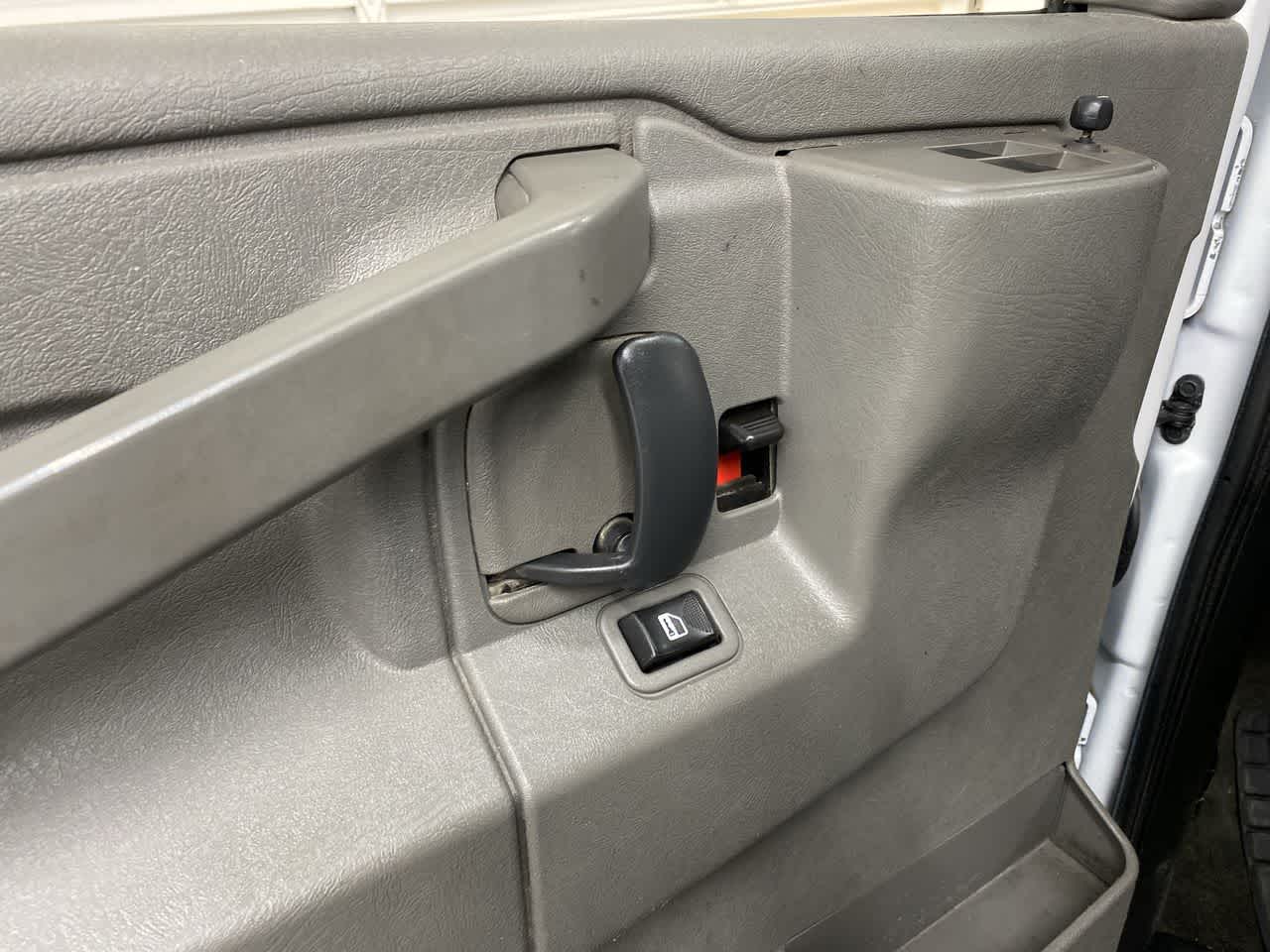 Thumbnail: 2017 Chevrolet Express - 14