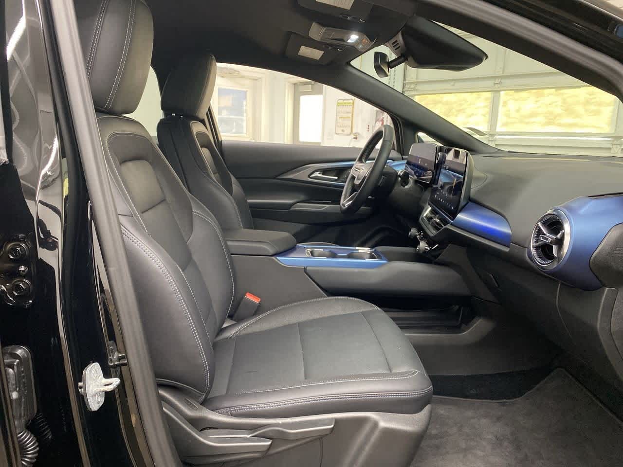 Thumbnail: 2025 Chevrolet Equinox - 18