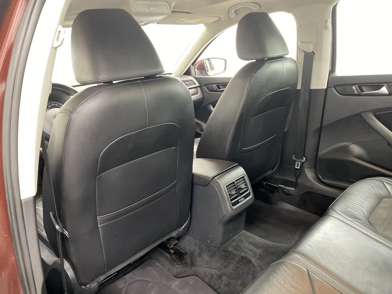 Thumbnail: 2014 Volkswagen Passat - 17