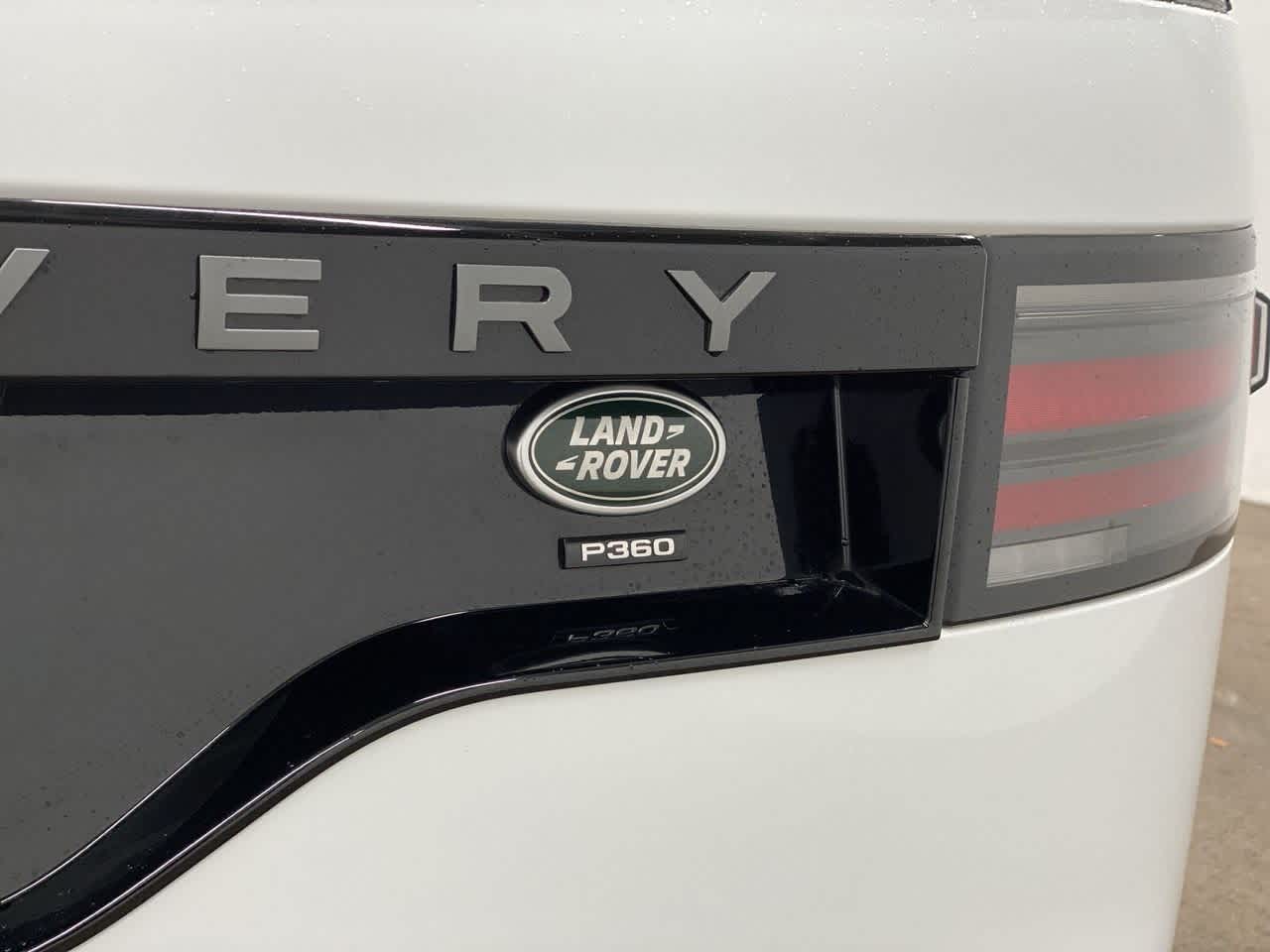 Thumbnail: 2022 Land Rover Discovery - 10