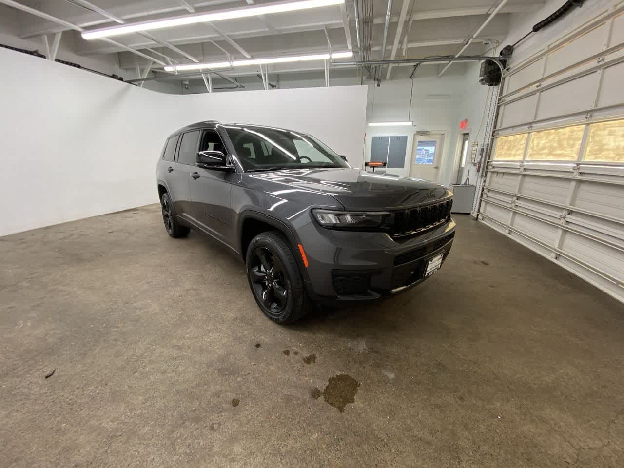 Thumbnail: 2023 Jeep Grand Cherokee - 8